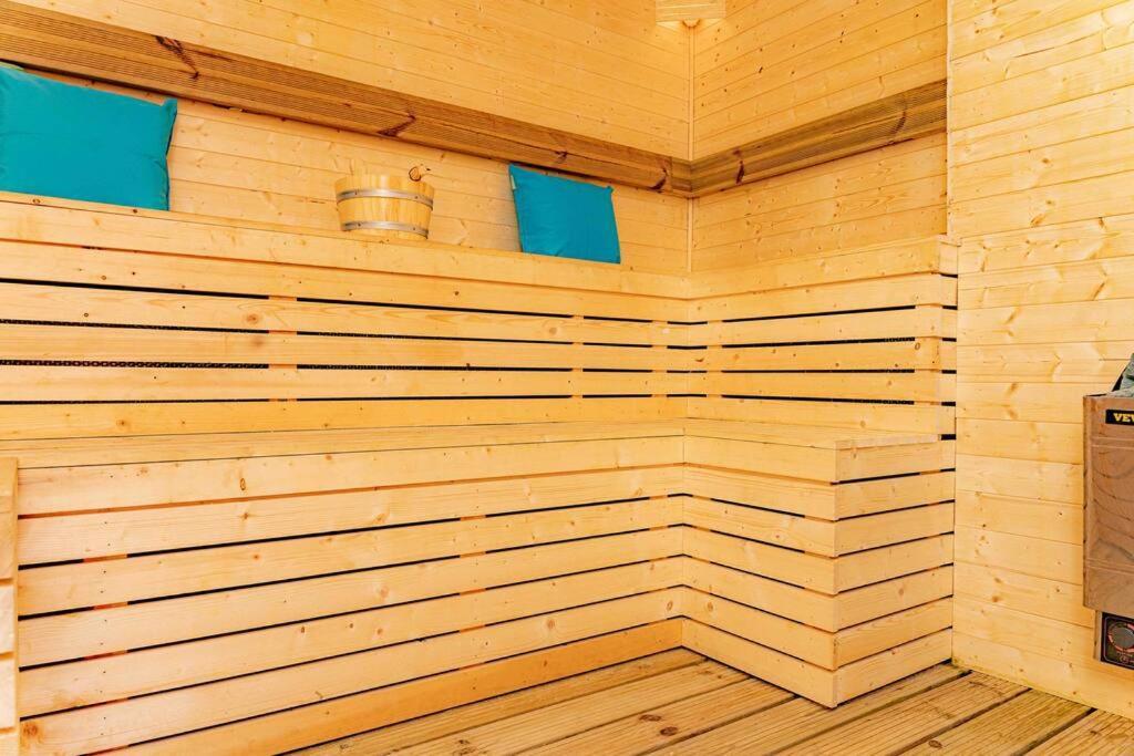 Unique Home W/Garden Hot Tub, Sauna & Cinema Room Londra Dış mekan fotoğraf
