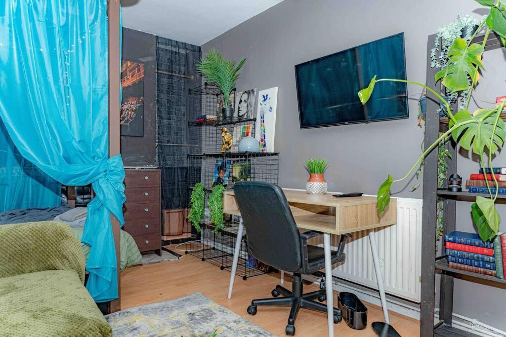 Unique Home W/Garden Hot Tub, Sauna & Cinema Room Londra Dış mekan fotoğraf