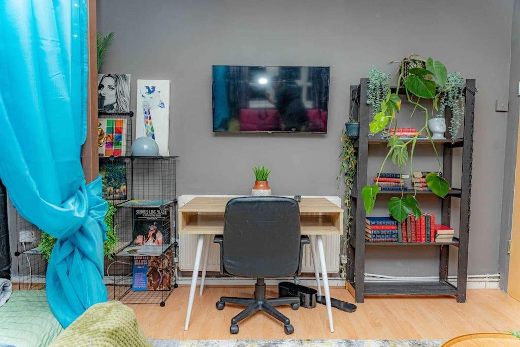 Unique Home W/Garden Hot Tub, Sauna & Cinema Room Londra Dış mekan fotoğraf